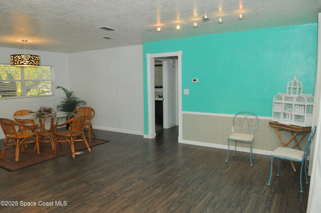 Building Photo - 306 3rd St