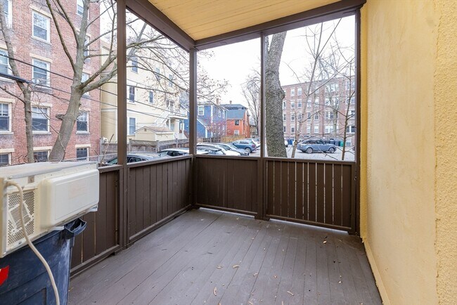 Building Photo - 5 Chauncy St