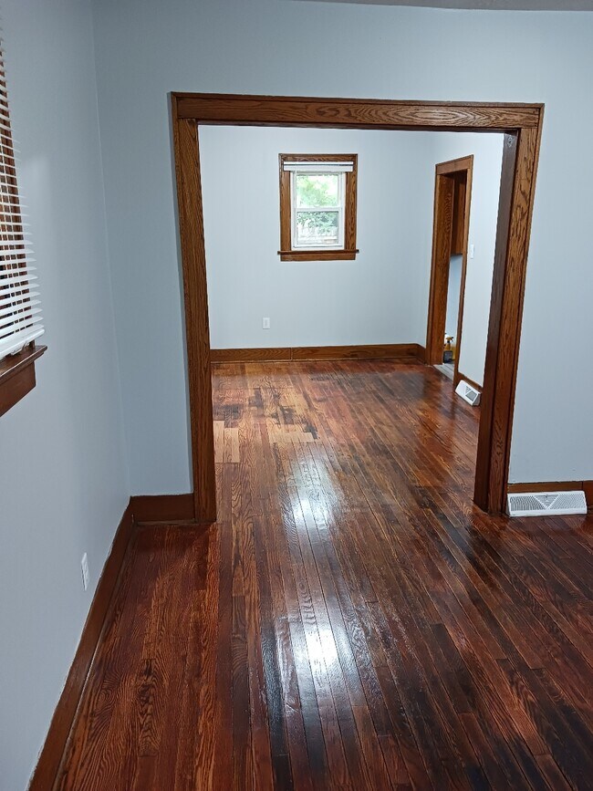 Building Photo - 1008 Elwell Ct