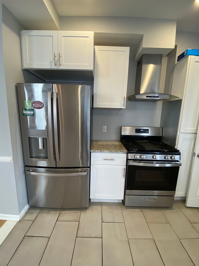 Building Photo - 64 Grove St