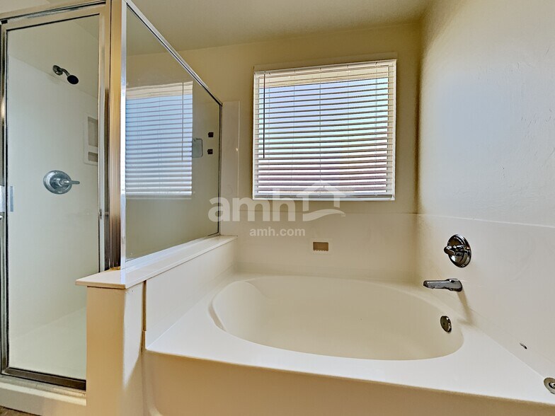 Building Photo - 4837 W Calle Don Alfonso