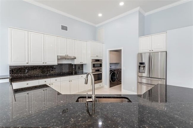 Building Photo - 15683 Cypress Park Dr