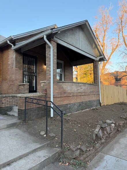 Primary Photo - 2933 E 14th Ave