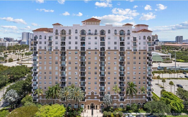 Building Photo - 616 Clearwater Park Rd
