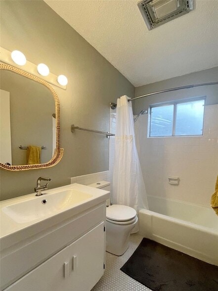 Building Photo - 8702 Dawnridge Cir