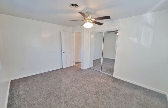 Building Photo - 3 Bed / 1-1/2 Bath Single Family Home