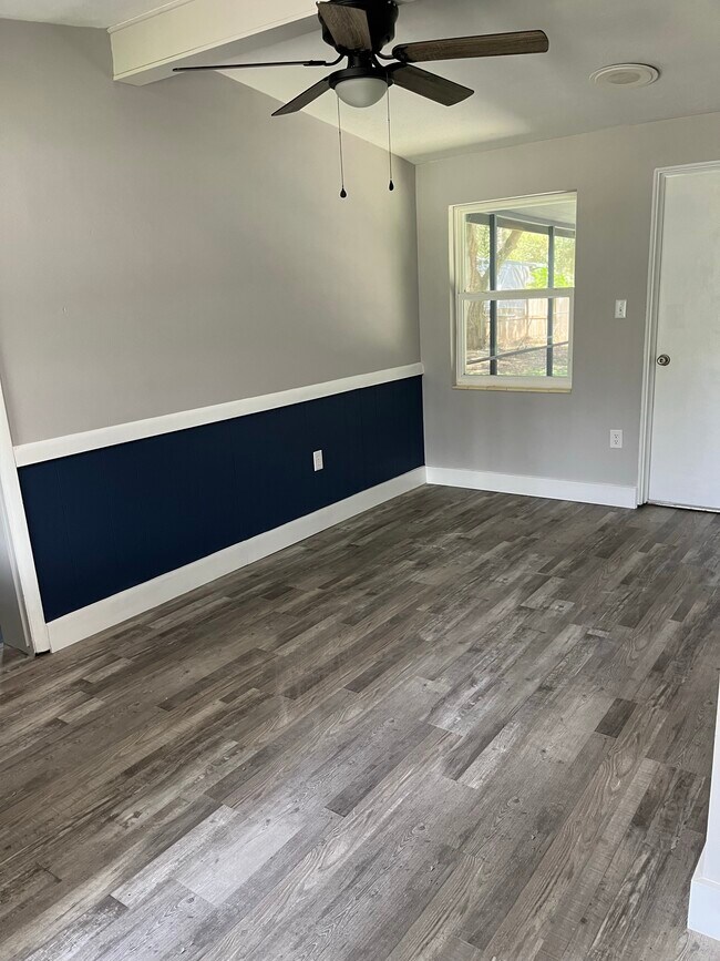 Building Photo - 1637 Normandy Way