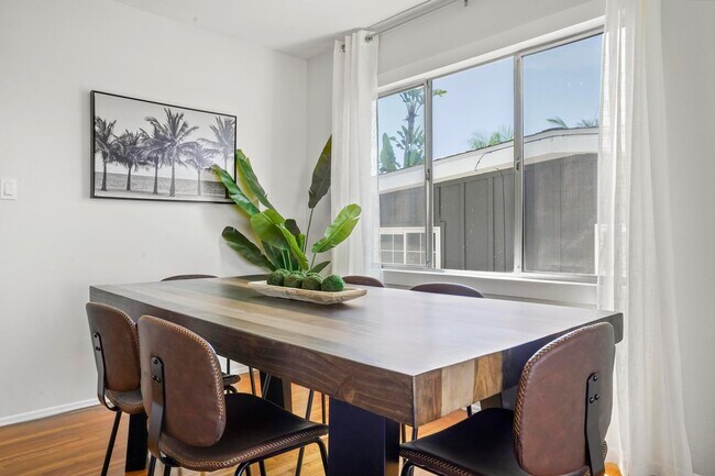 Building Photo - 3640 Princeton Ave