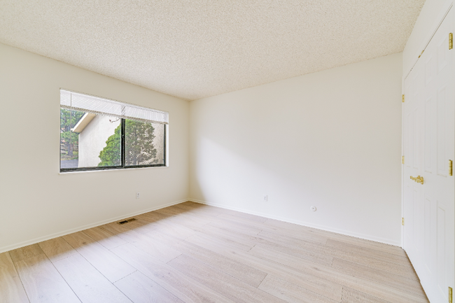 Building Photo - 356 Blue Windsor Ln