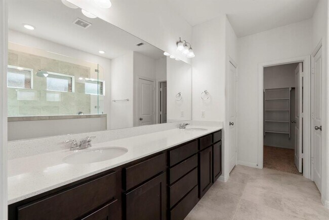 Building Photo - 400 Mante Ct