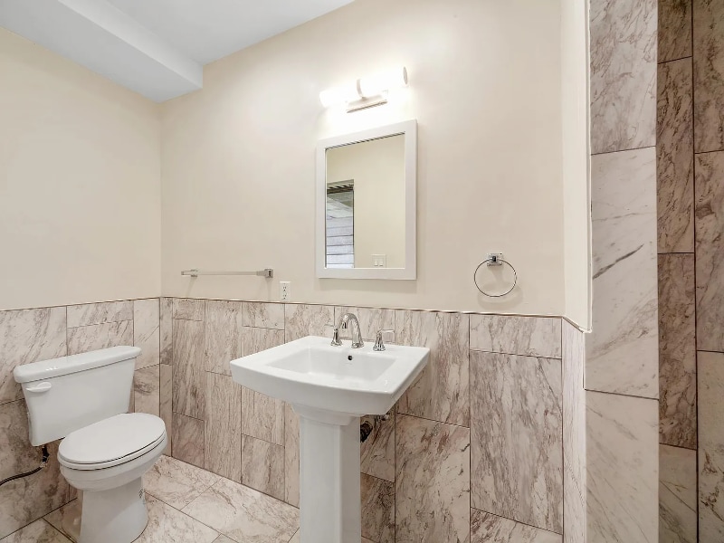 Building Photo - 1023 Hayworth Ave