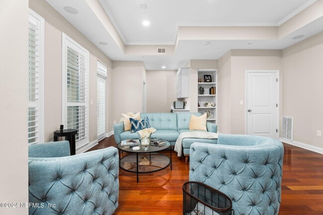 Building Photo - 400 E Bay St