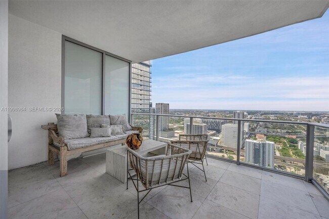 Building Photo - 851 NE 1st Ave