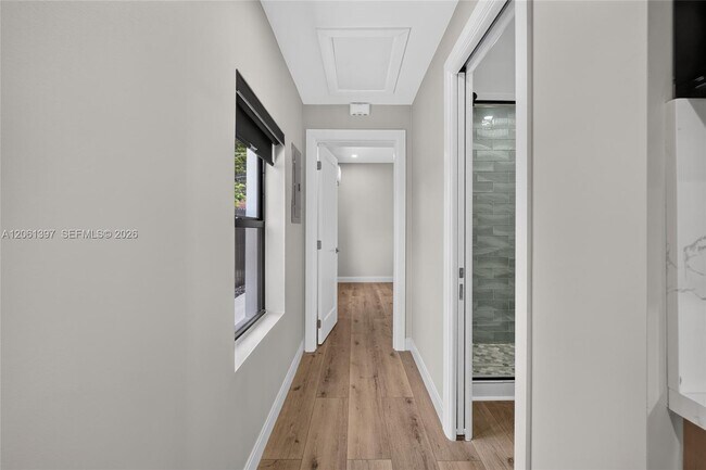 Building Photo - 1011 NW 30th Ct