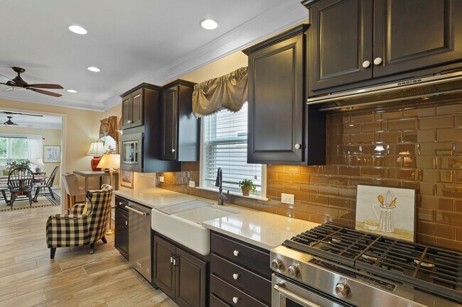 Building Photo - 10 Chicory Ct