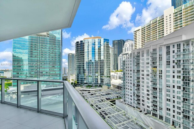 Building Photo - 1300 Brickell Bay Dr