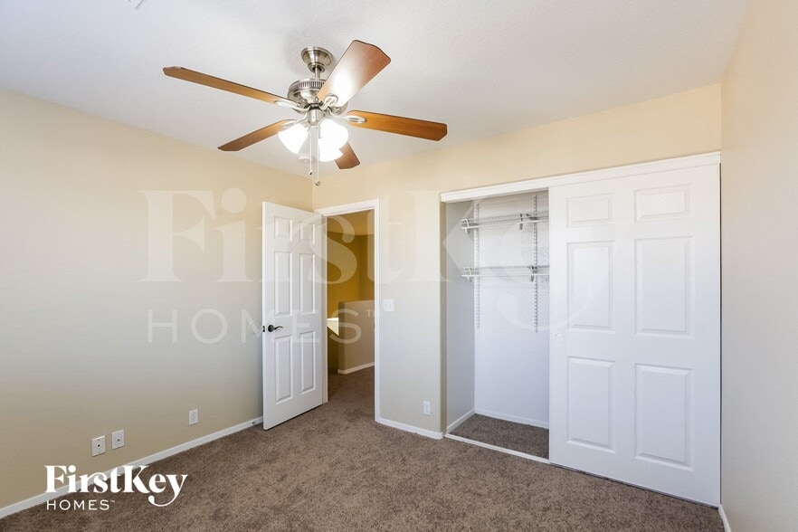 Building Photo - 8736 W Tuckey Ln