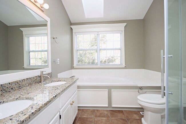 Building Photo - Dog-Friendly Forest Lakes North Home (Appl...