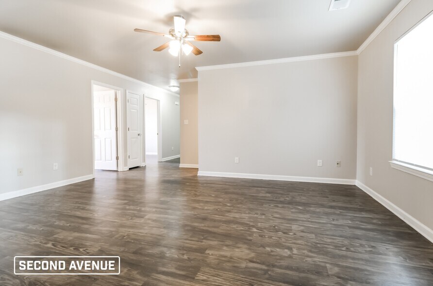 Building Photo - 203 Glenn Oak Dr