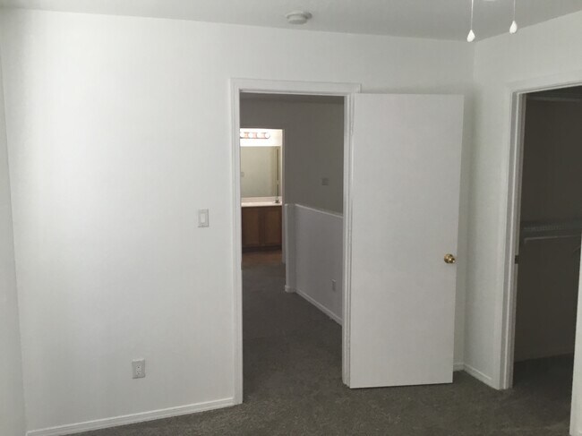 Building Photo - 10852 Arezzo Dr NW