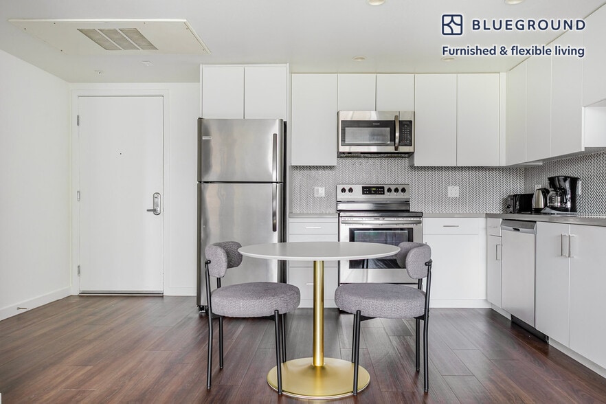 Building Photo - 1011 S Serrano Ave