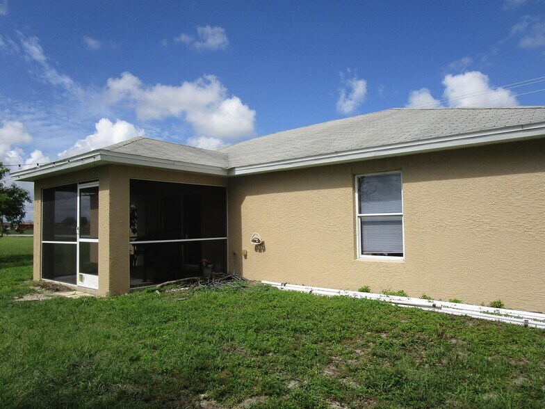 Building Photo - 1519 Nelson Rd N