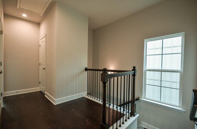 Building Photo - 845 Atwood Ln