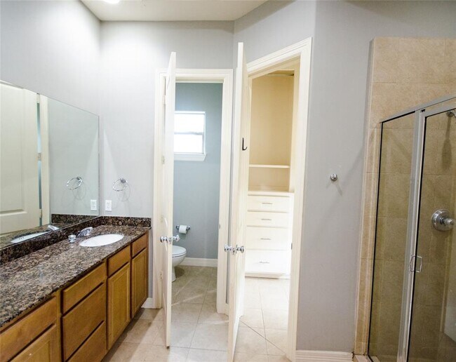 Building Photo - 3802 Center Plaza Dr