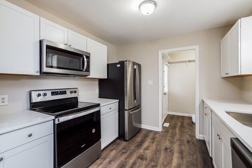 Building Photo - 601 Yates Pl