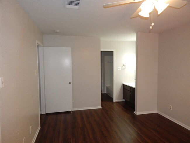 Building Photo - 204 Northpointe Ave