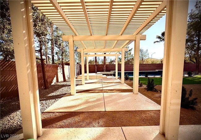 Primary Photo - 6697 Coronado Palms Ave