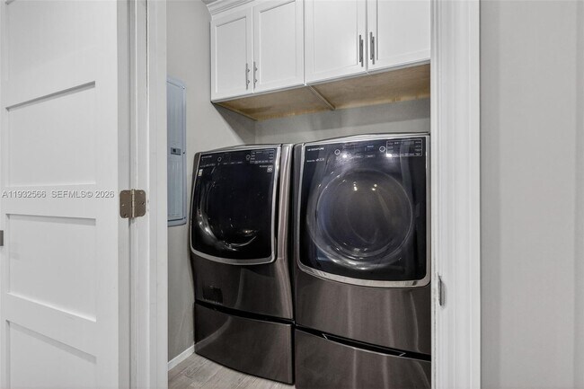 Building Photo - 16711 Collins Ave