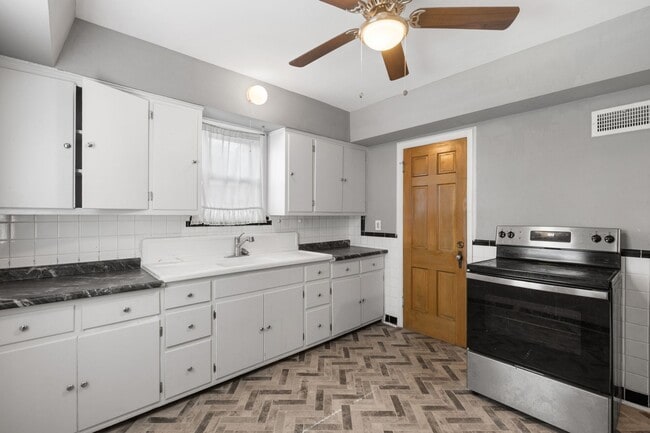 Building Photo - 10050 Diamond Dr