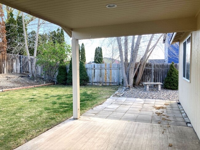 Building Photo - Ranch-Style Home With Gas Fireplace and Washer/Dryer Included! 1 Small Dog Welcome!