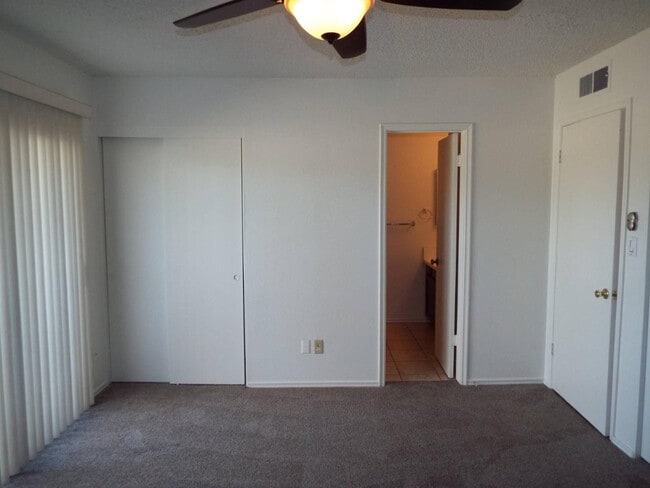 Building Photo - 1688 W Village Way