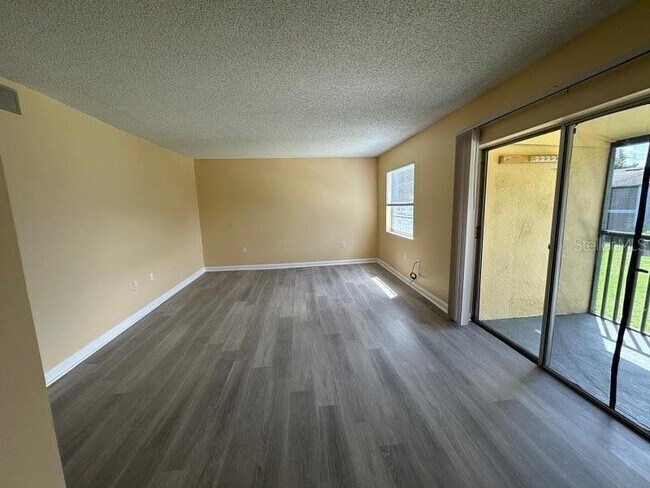 Building Photo - 2553 N Alafaya Trail