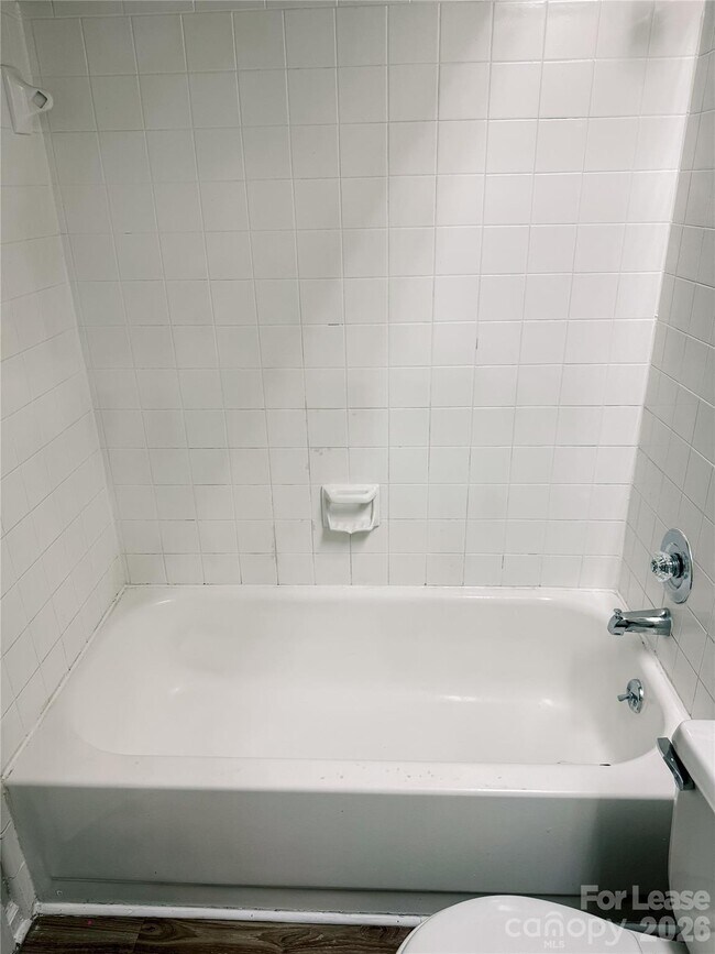 Building Photo - 2802 Iron Gate Ln