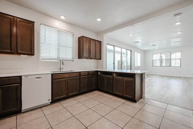 Building Photo - Stunning 4 bedroom, 4 bathroom home in the desirable gated community of Horizon in Chandler