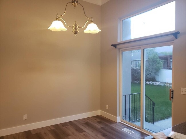 Building Photo - Beautiful 6 Bed 3 bath in Springville!!