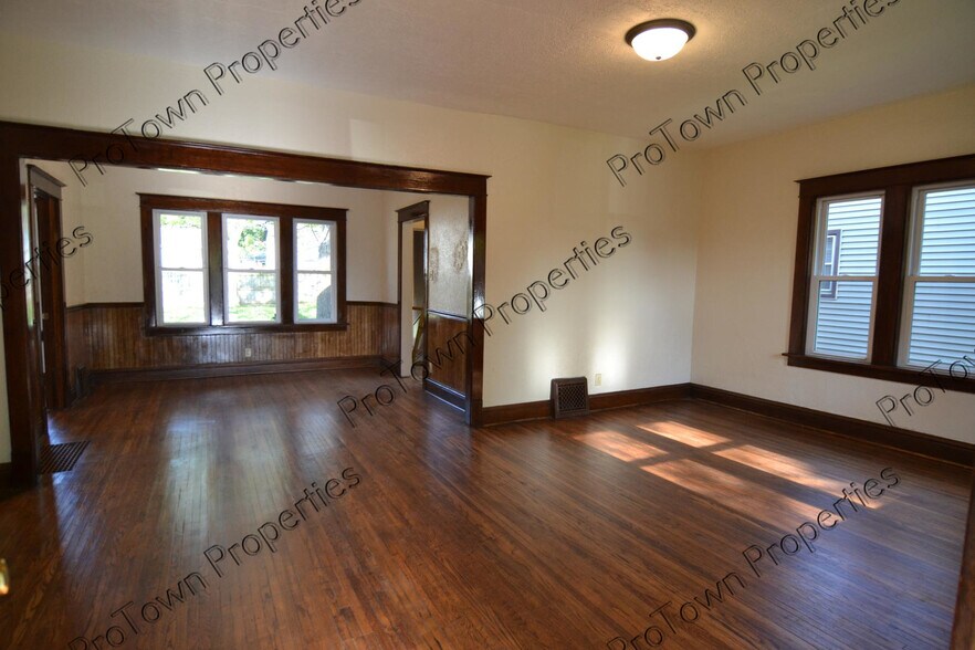Building Photo - 609 Ida St