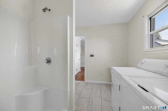 Building Photo - 272 Elm St