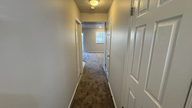 Building Photo - 3 Bedroom 2.5 Bath in West Jordan!