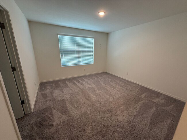 Building Photo - Spacious 5 bed 4.5 bath home in Florence, AZ!