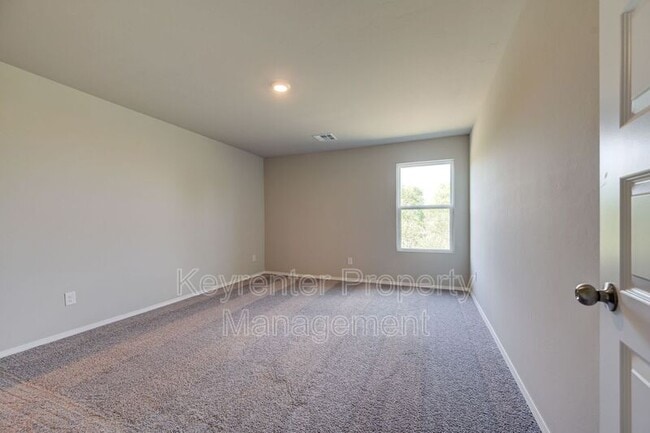 Building Photo - 755 Foxtail Dr