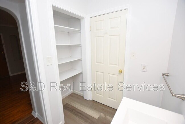 Building Photo - 636 Winfree Ave