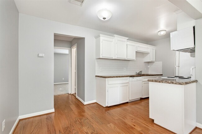 Building Photo - 4931 Junius St