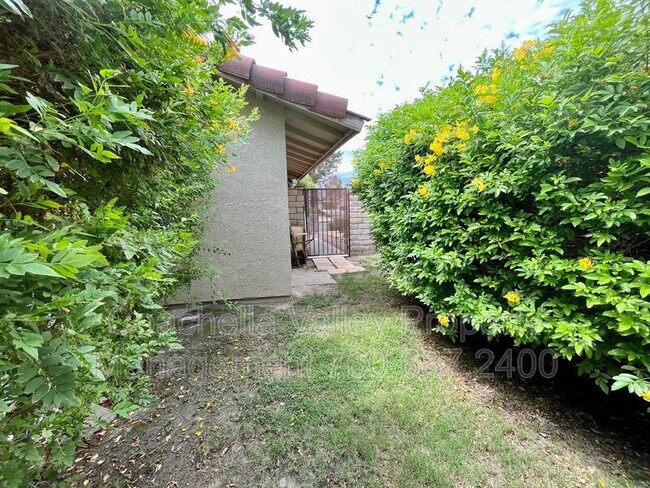 Building Photo - 40120 Sagewood Dr