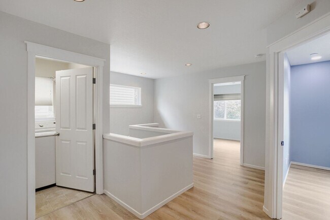 Building Photo - 4BR/2.5BA Home with Main-Level Bedroom/Office — Central A/C & Fenced Yard | Orenco Gardens, Hills...