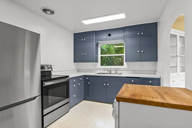 Building Photo - 644 Avenue F