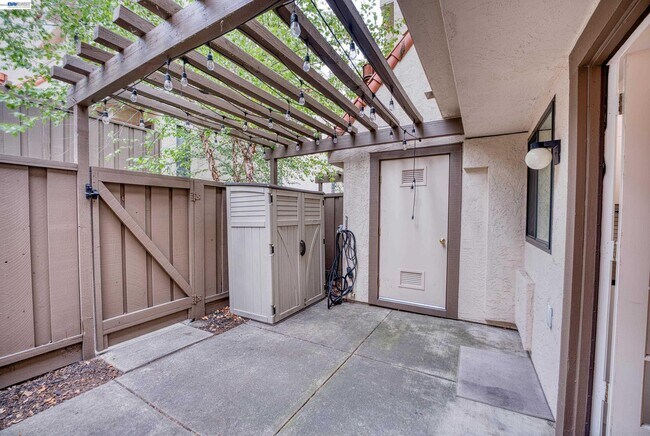 Building Photo - 535 Churchill Downs Ct